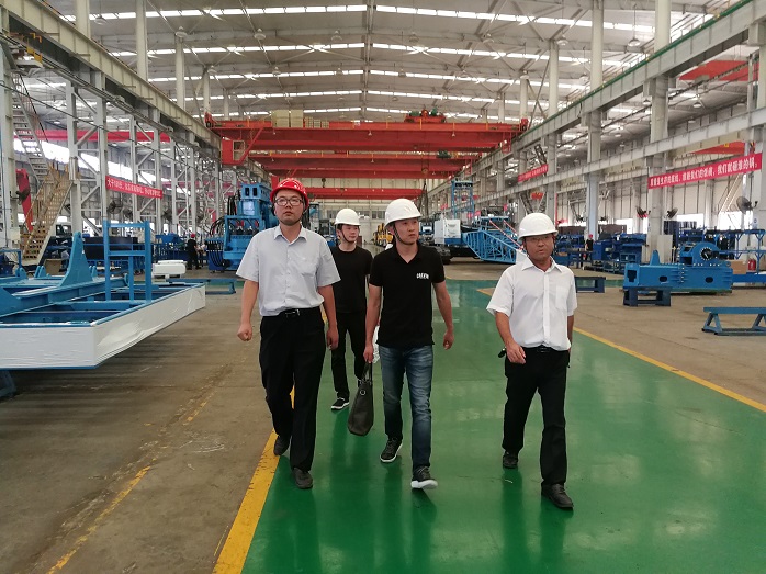 Руководство компании посетило компанию Zhengzhou Zhenyu Heavy Industry Co., Ltd. для осмотра оборудования динамического уплотнения.